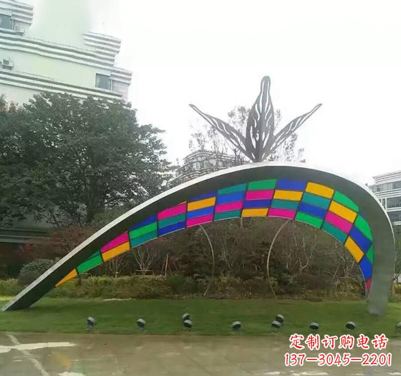 桂林不锈钢彩色拼接拱门雕塑