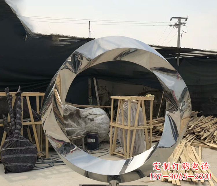 桂林不锈钢抽象镜面圆环雕塑