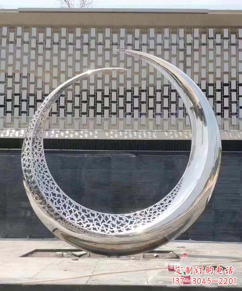 桂林不锈钢抽象月亮雕塑1