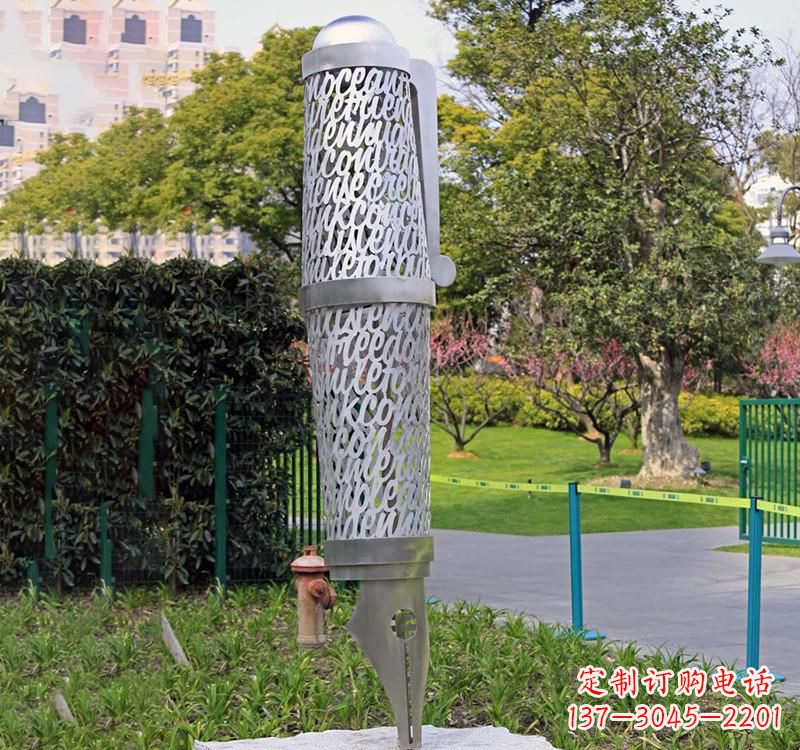桂林精致不锈钢钢笔雕塑