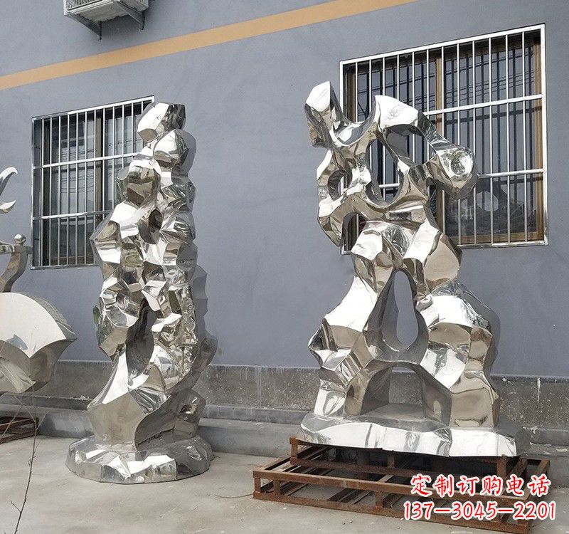 桂林不锈钢公园太湖石雕塑