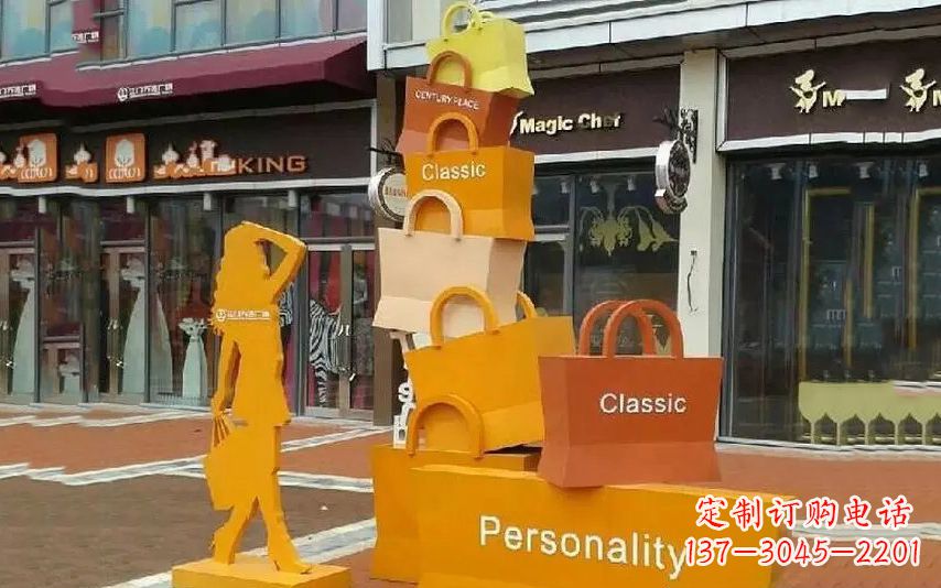 桂林街头景观购物袋雕塑