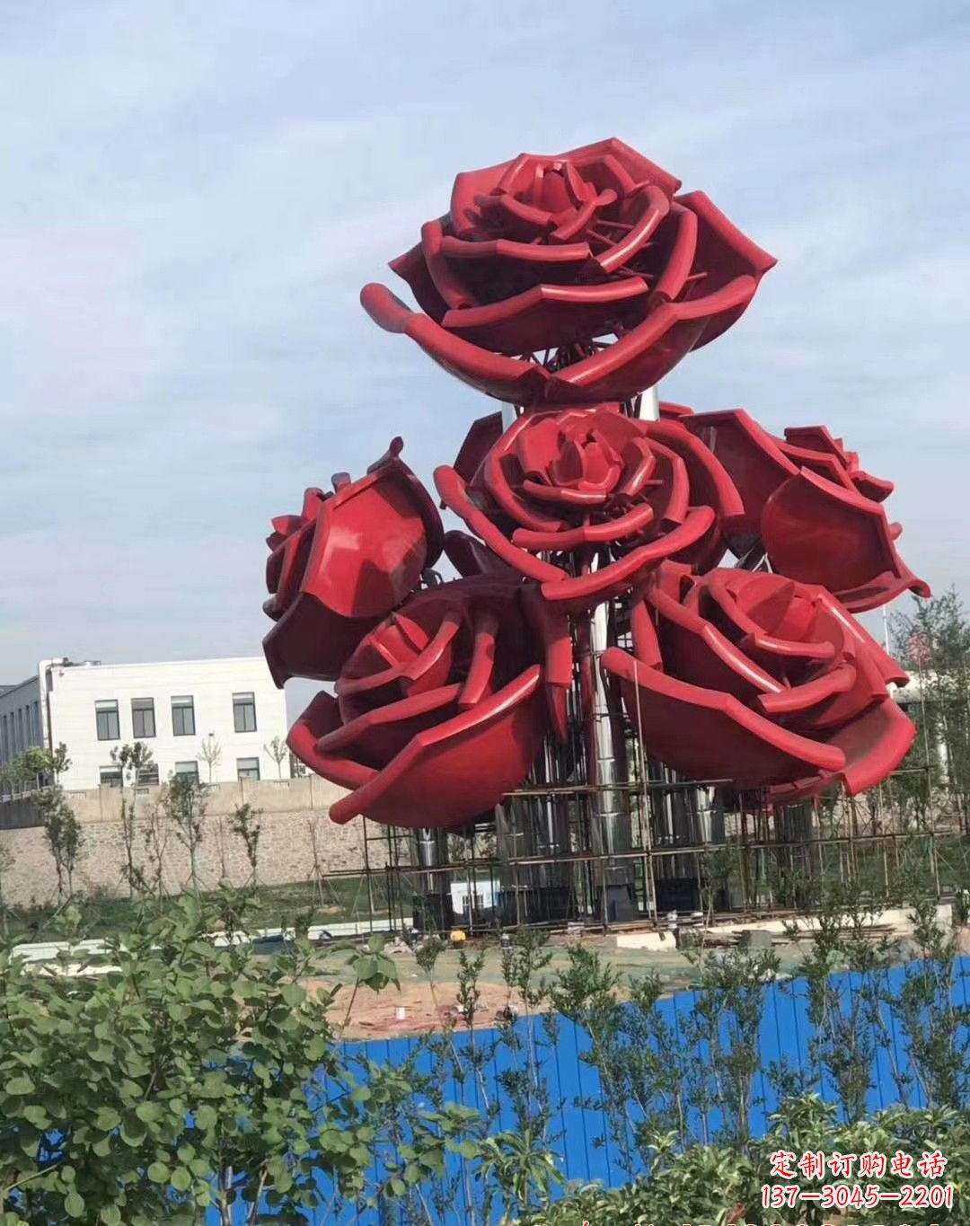 桂林不锈钢玫瑰雕塑象征爱与美