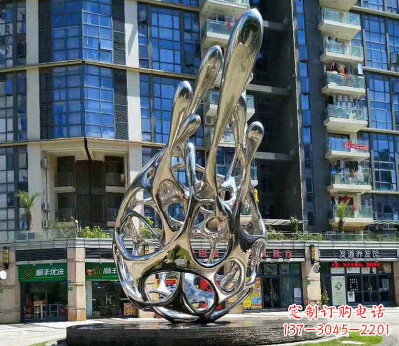 桂林不锈钢火龙果雕塑集艺术与自然之美