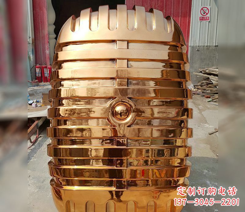 桂林不锈钢金话筒局部雕塑