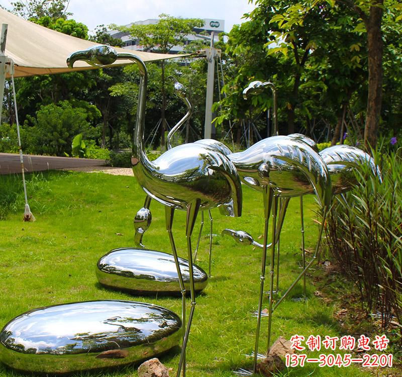 桂林不锈钢镜面火烈鸟雕塑精美外形、多彩光泽