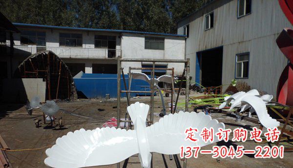 桂林不锈钢老鹰雕塑美丽的象征