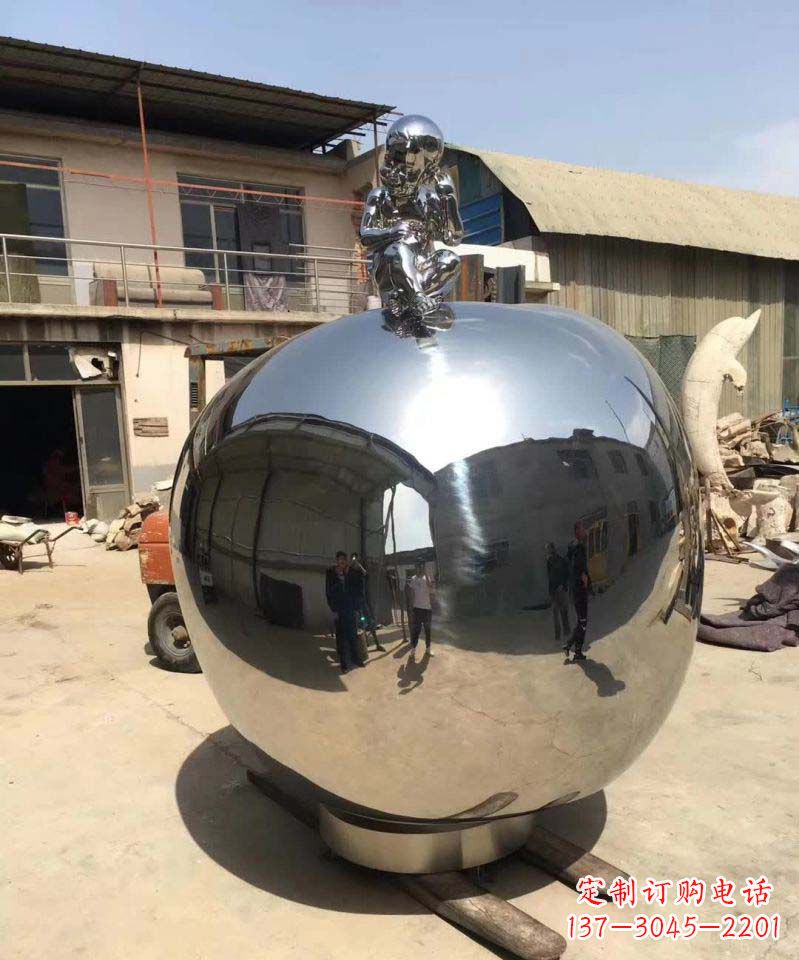 桂林精美不锈钢苹果雕塑
