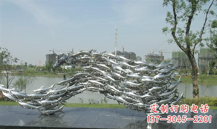 桂林精美动物雕塑点缀不锈钢鱼群公园