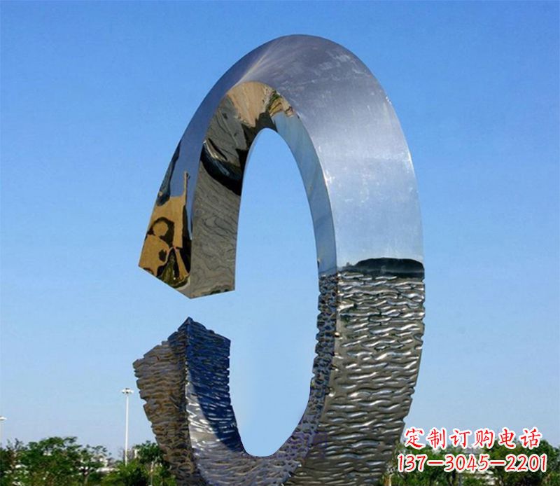 桂林环绕着美好的景观雕塑