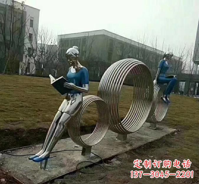 桂林不锈钢圆环读书人物雕塑