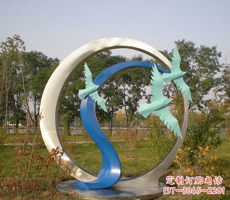 桂林不锈钢圆环雕塑精致而优雅