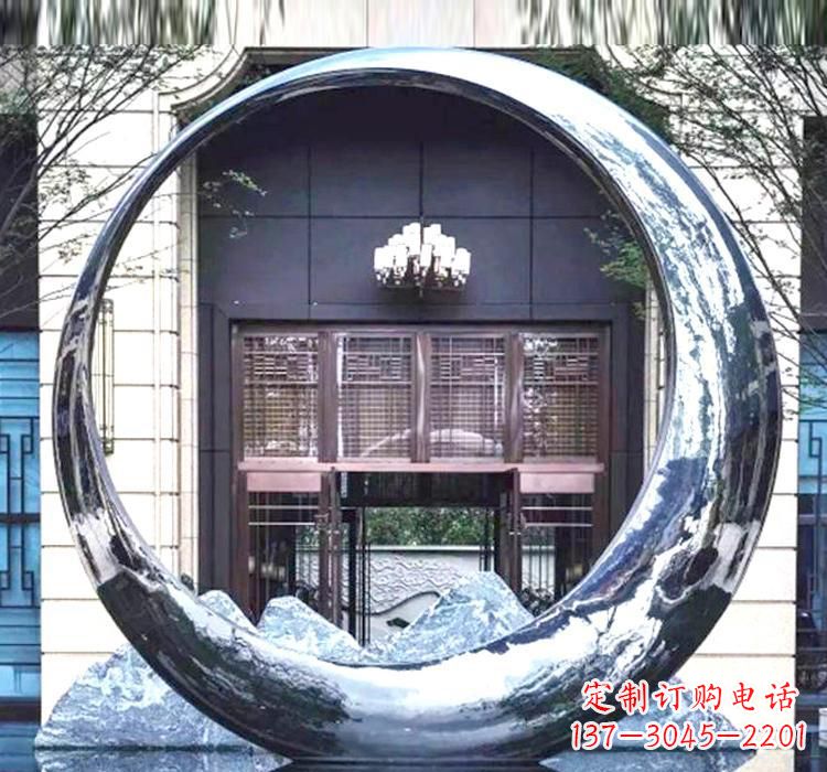 桂林不锈钢圆环镜面雕塑