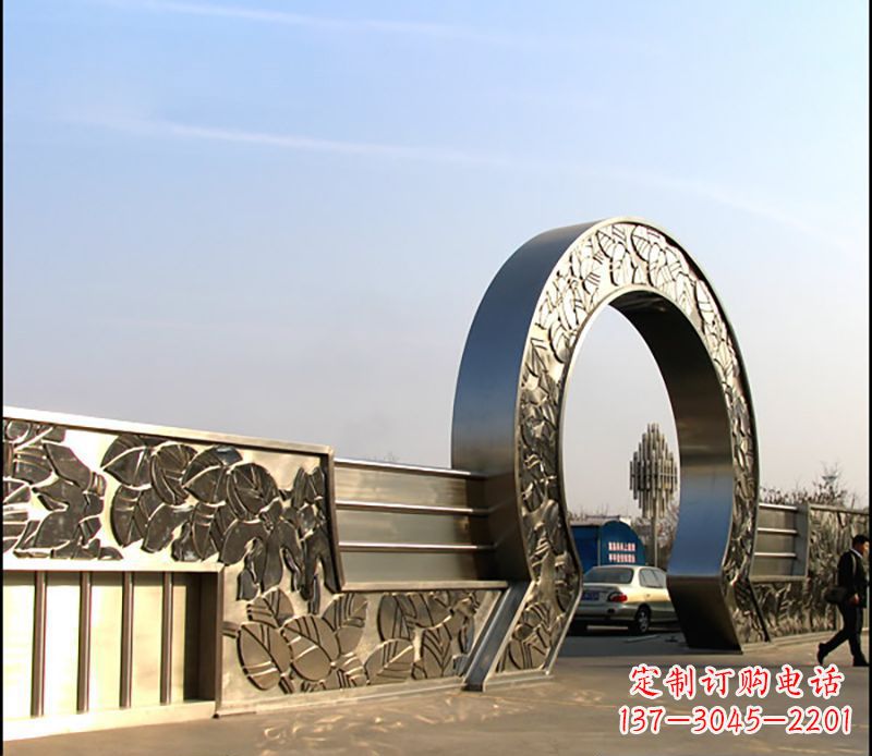 桂林不锈钢圆形拱门企业雕塑