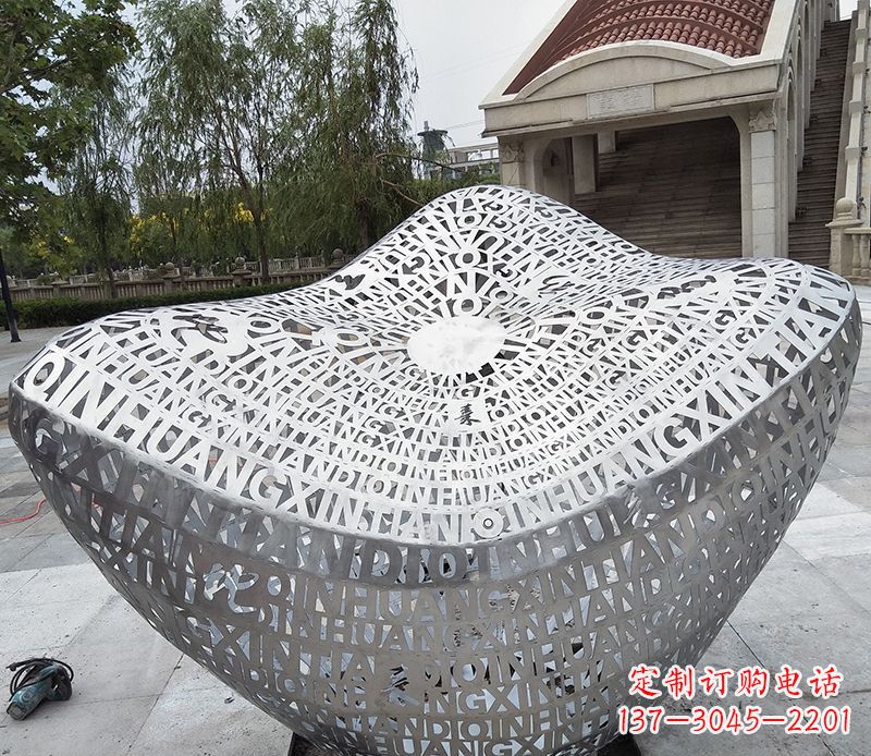 桂林不锈钢字母元宝雕塑精美艺术精品