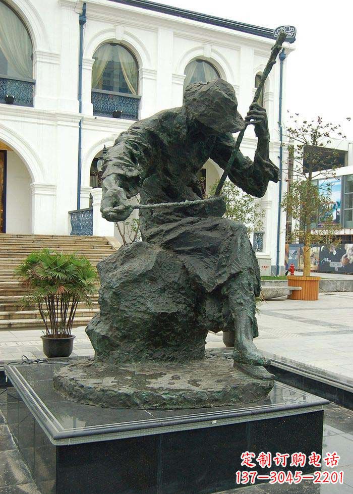 桂林节奏轻快的二胡雕塑