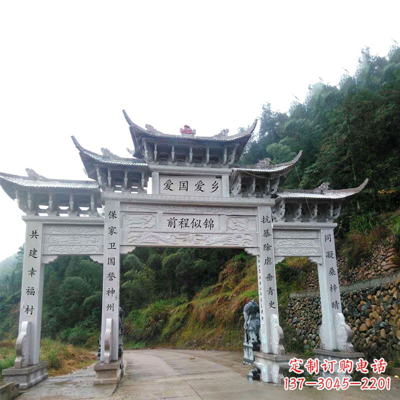 桂林三门石牌坊雕塑静默见证中国历史
