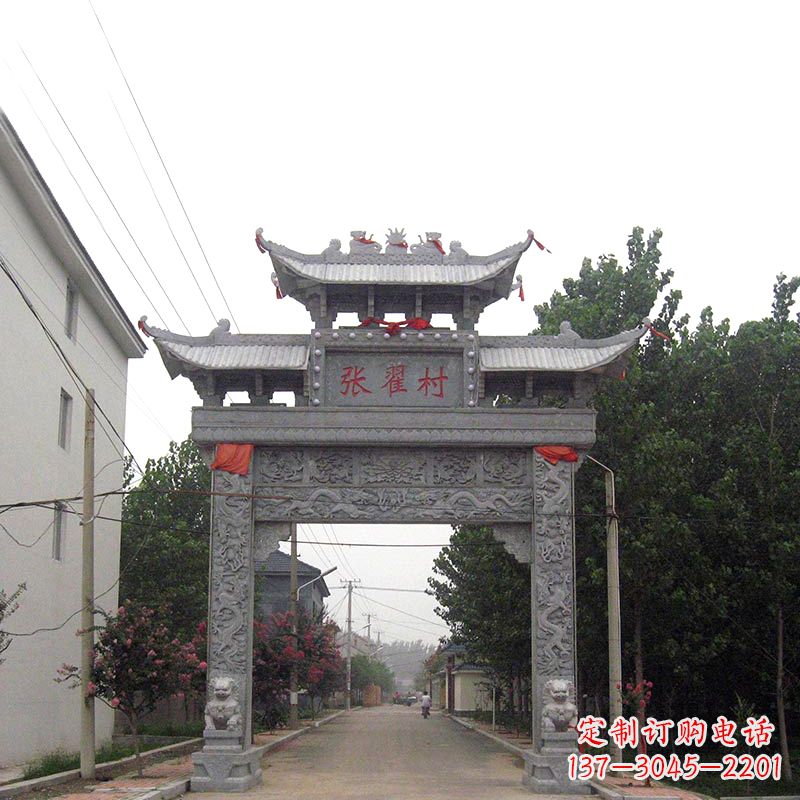 桂林村口青石单门石牌坊