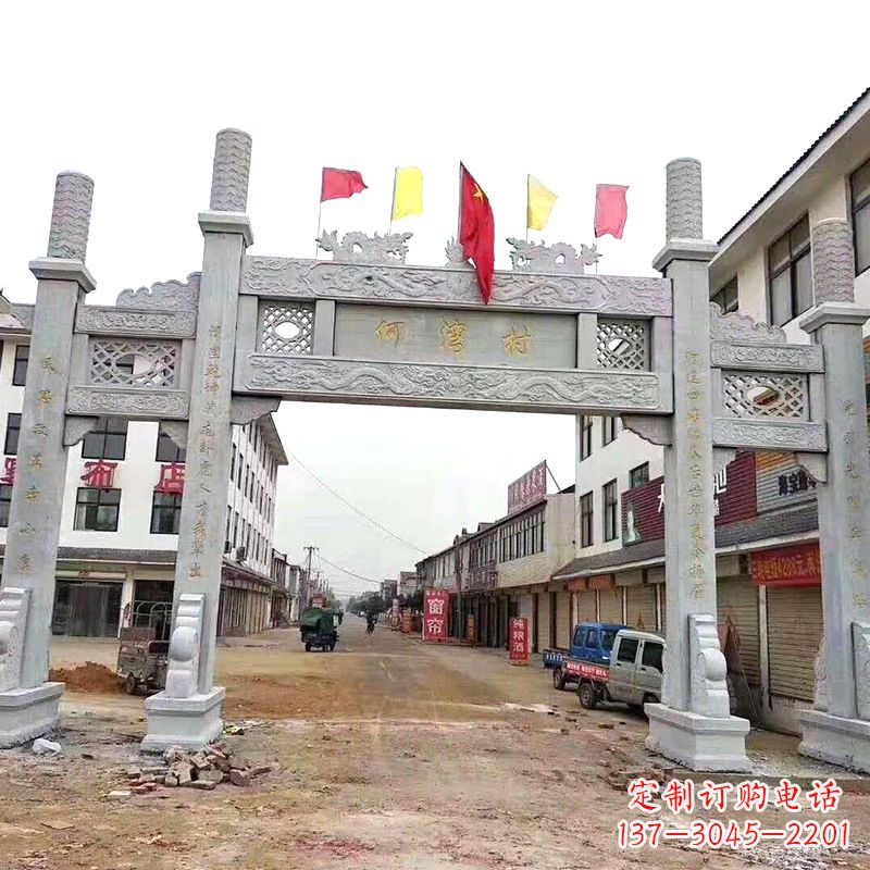 桂林村口三间四柱无楼牌坊