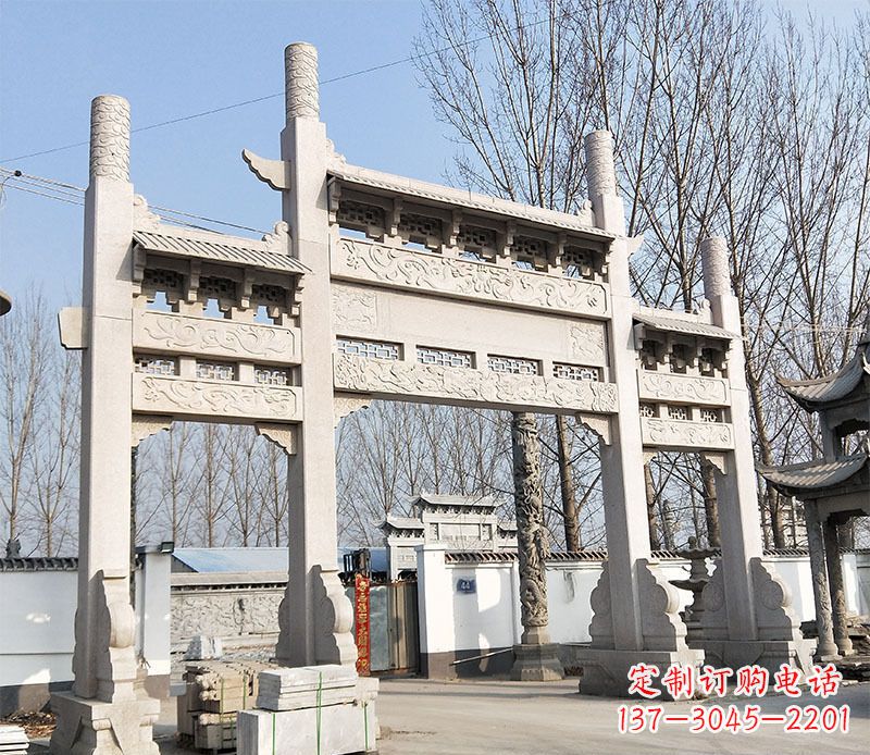 桂林村口的珍贵文化——牌坊雕塑