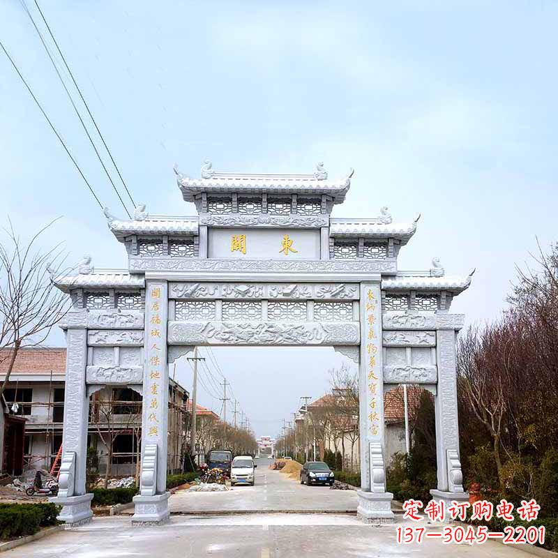 桂林传承古风——村镇三门石牌坊雕塑