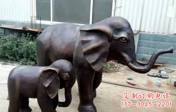 桂林浓情母子情·大象铜雕塑