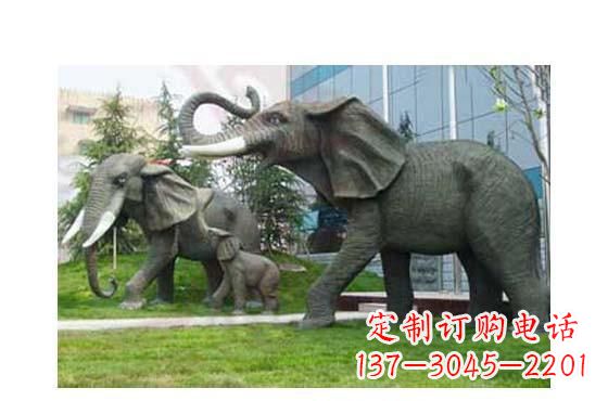 桂林大象一家三口铜雕