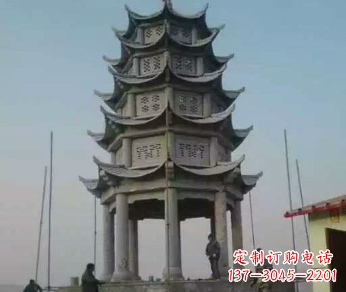 桂林精美绝伦的多层凉亭石雕
