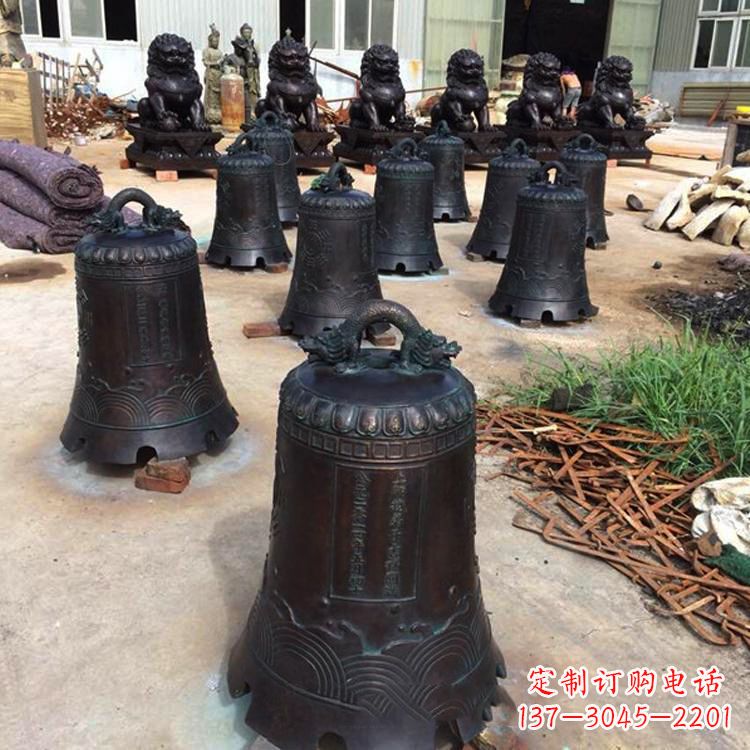 桂林手工精美的铜钟雕塑