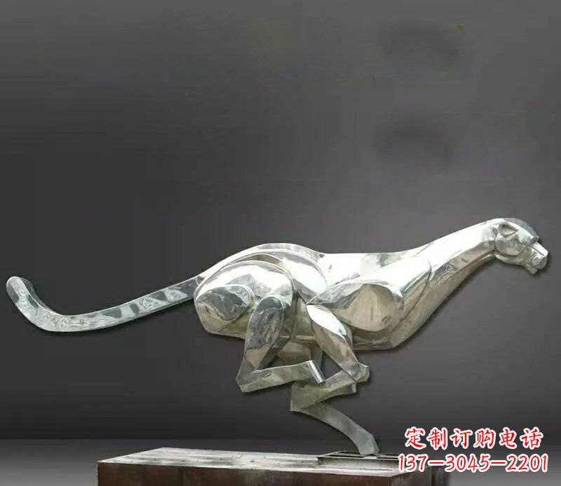 桂林公园不锈钢奔跑的豹子动物雕塑