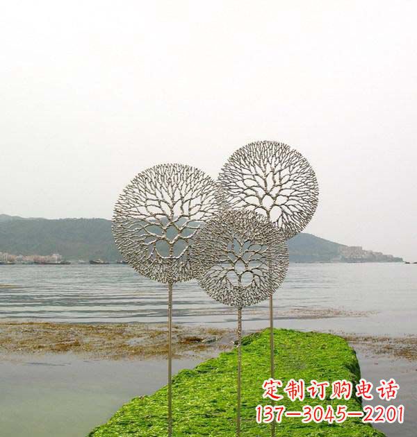 桂林 迷人的不锈钢蒲公英雕塑