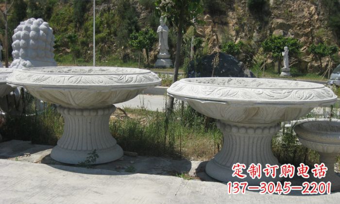桂林美轮美奂的大理石花盆雕塑