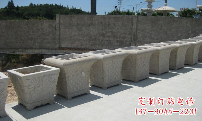桂林大理石花盆石雕 – 在公园展现精美自然风貌