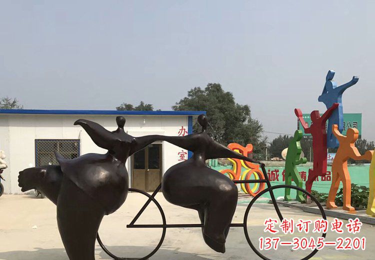 桂林青春无悔,精致自行车雕塑