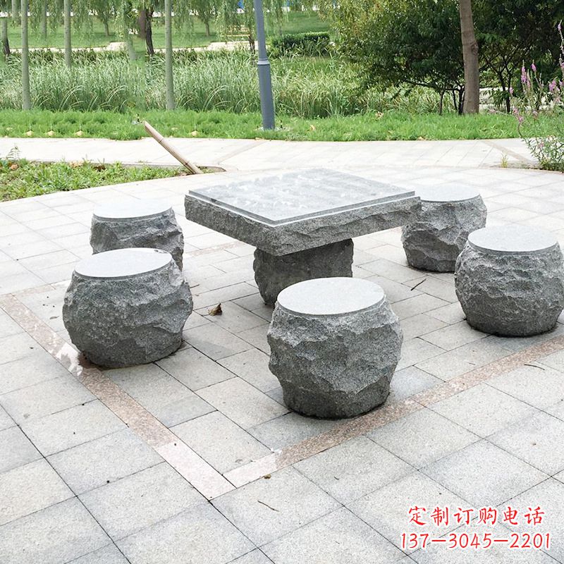 桂林新题目“古典风格石桌凳雕塑”