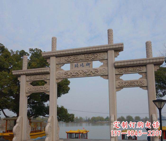 桂林景区三门古典牌坊石雕