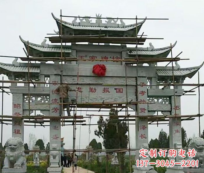 桂林传承古艺三门牌坊石雕