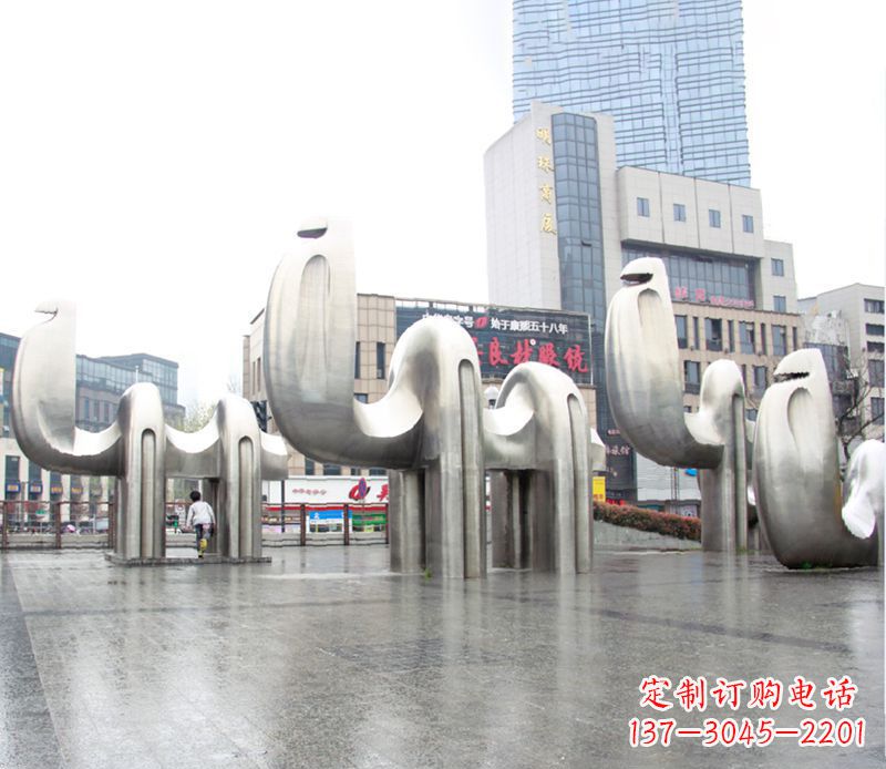 桂林不锈钢骆驼雕塑,更添雅致风情