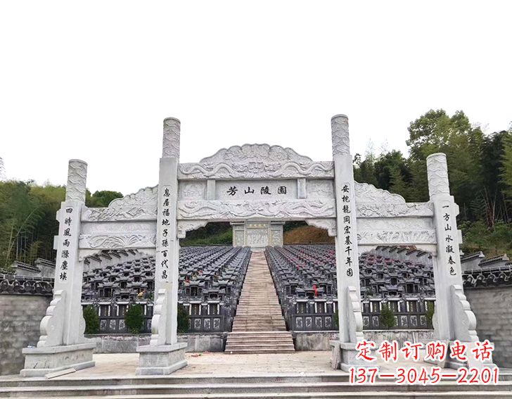 桂林精致雕刻的三门石牌坊雕塑