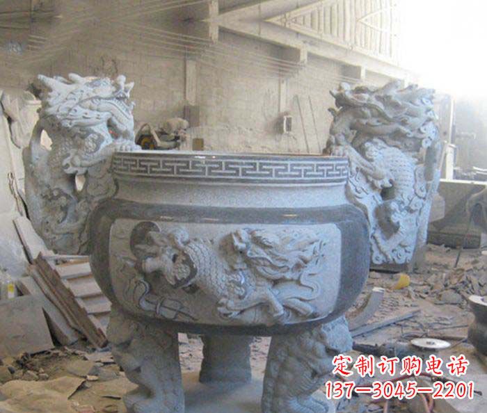 桂林寺庙景观龙头水缸石雕