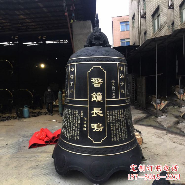桂林寺庙铜钟雕塑