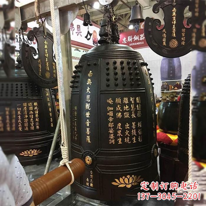 桂林寺院挂钟铜雕塑