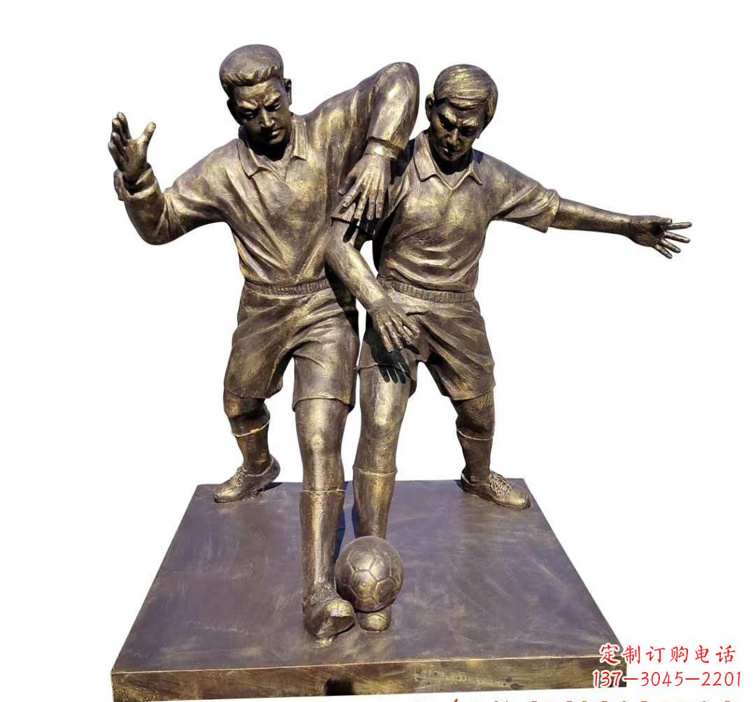 桂林踢足球人物铜雕