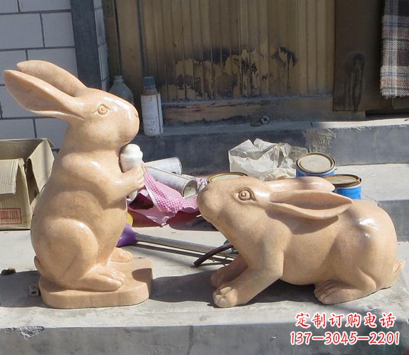桂林兔子石雕公园动物摆件