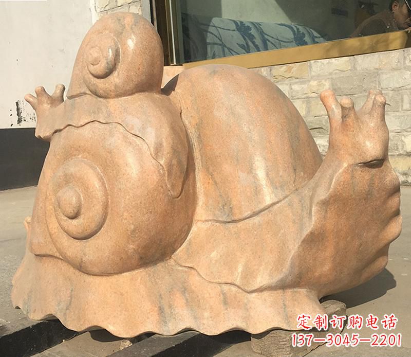 桂林晚霞红大型蜗牛母子雕塑