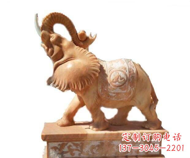 桂林晚霞红吉祥如意象鼻朝天的大象石雕