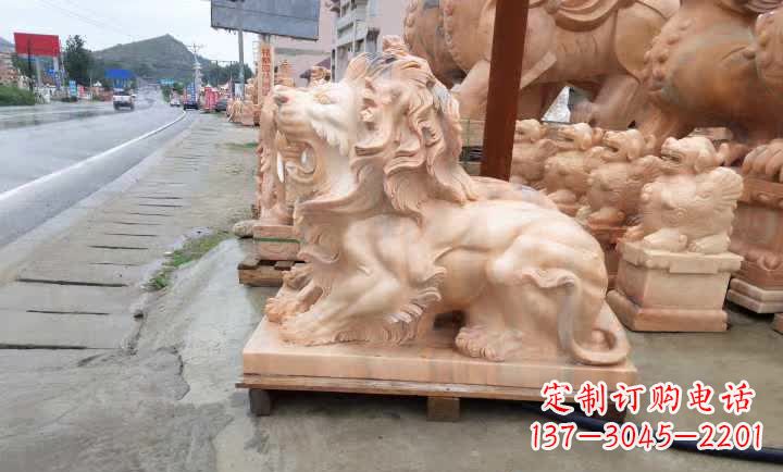 桂林晚霞红狮子雕塑