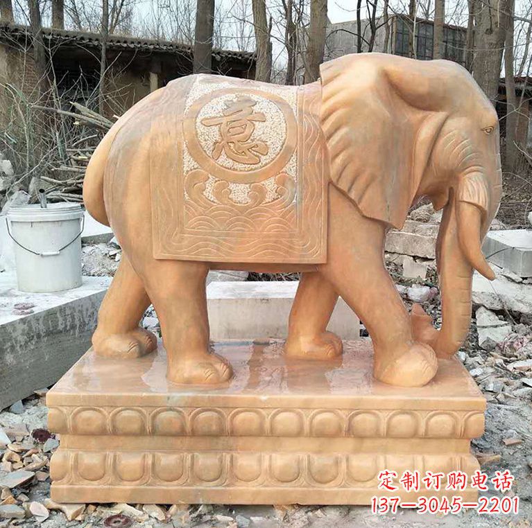 桂林晚霞红石材大象雕塑