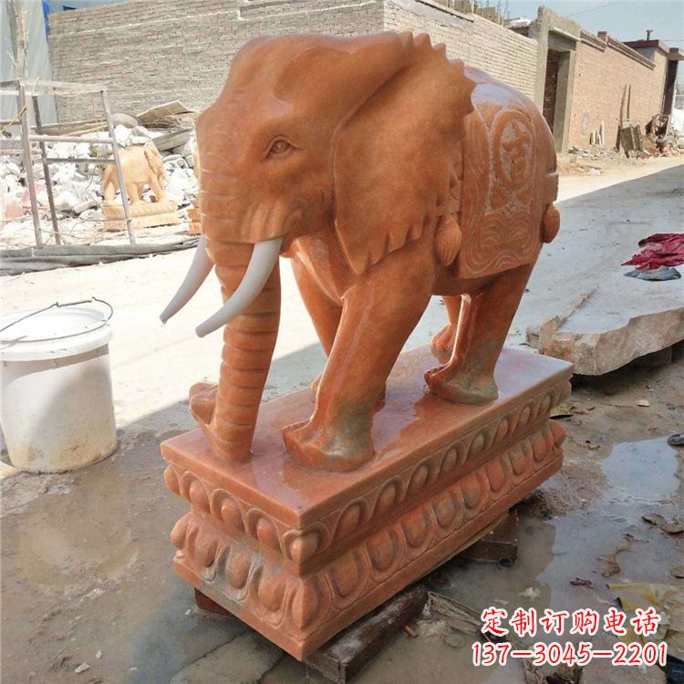 桂林晚霞红石雕大象