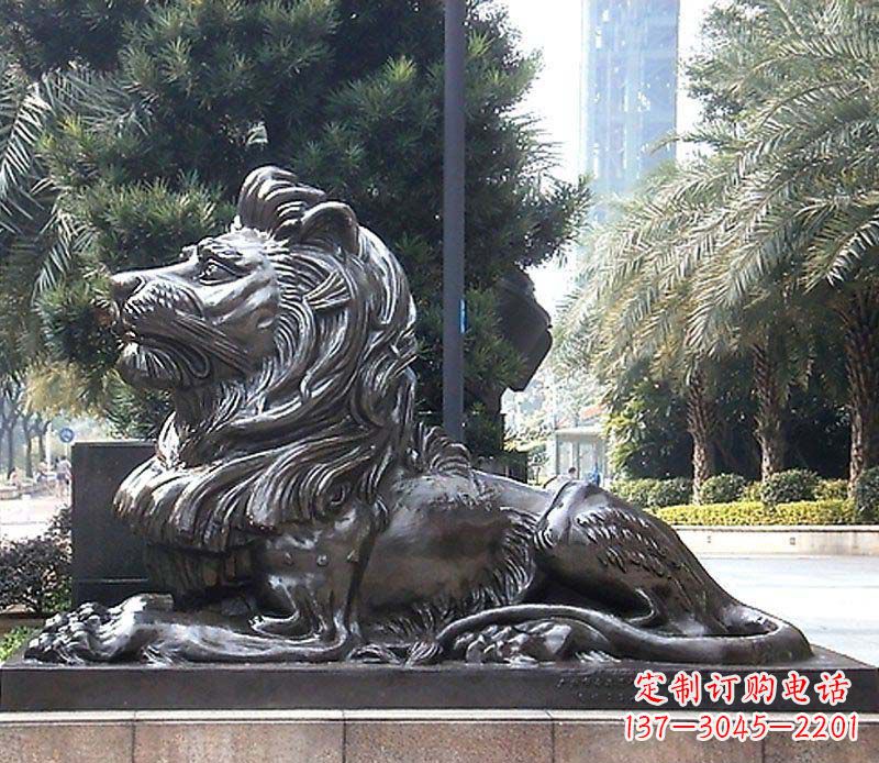 桂林卧着的西洋狮看门狮子铜雕